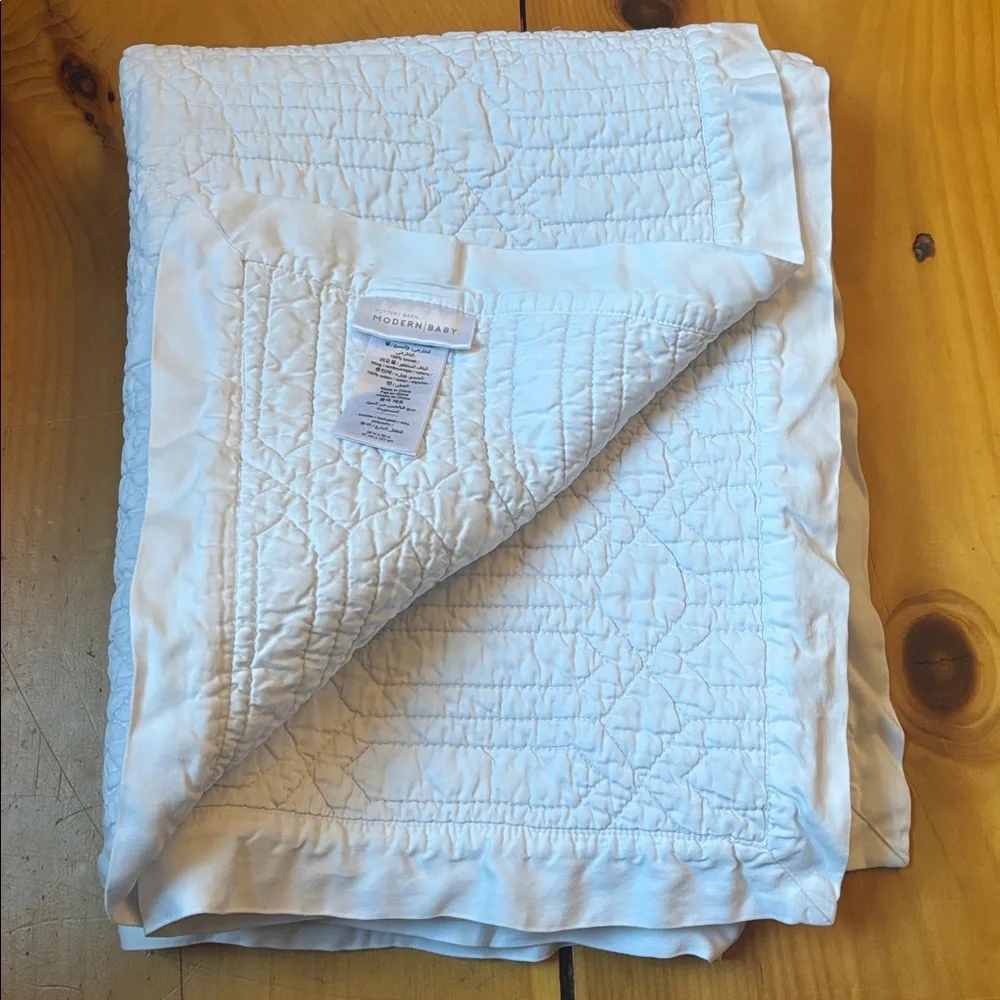 Modern POTTERY BARN *Toddler* Unisex White Baby Quilt 36